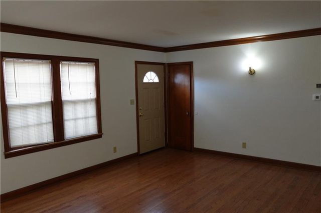 4429 N Oak Trafficway, Kansas City, MO 64116