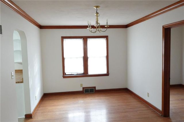 4429 N Oak Trafficway, Kansas City, MO 64116