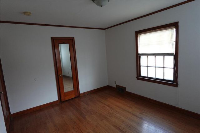 4429 N Oak Trafficway, Kansas City, MO 64116