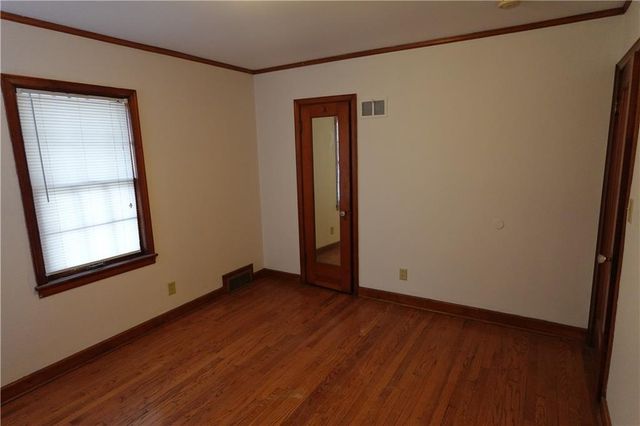 4429 N Oak Trafficway, Kansas City, MO 64116