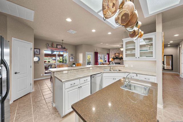 560 Winding Vw, New Braunfels, TX 78132