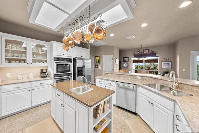 560 Winding Vw, New Braunfels, TX 78132