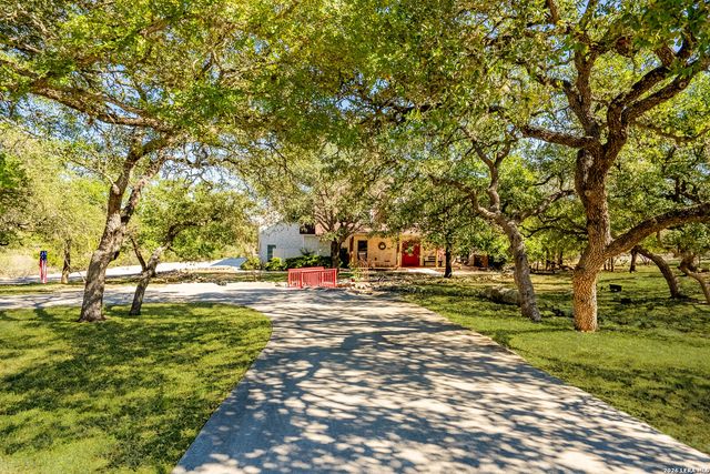 560 Winding Vw, New Braunfels, TX 78132