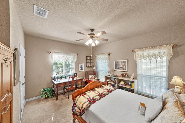 560 Winding Vw, New Braunfels, TX 78132