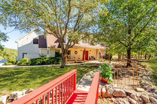 560 Winding Vw, New Braunfels, TX 78132