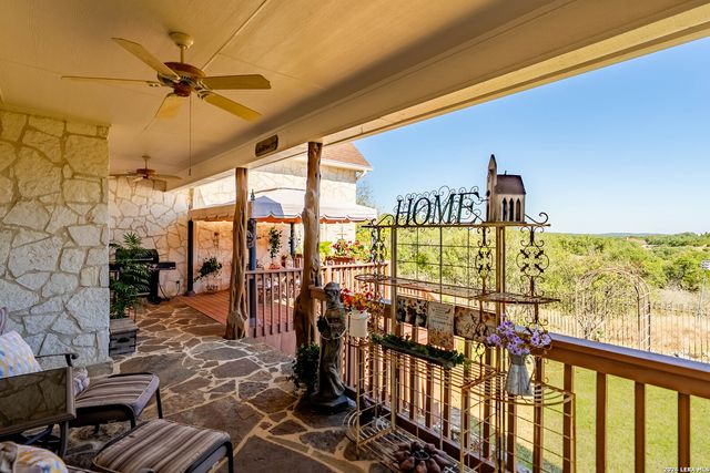 560 Winding Vw, New Braunfels, TX 78132