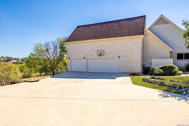 560 Winding Vw, New Braunfels, TX 78132