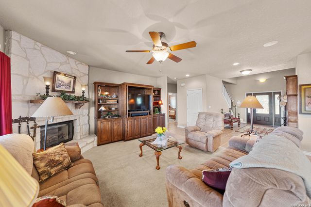 560 Winding Vw, New Braunfels, TX 78132