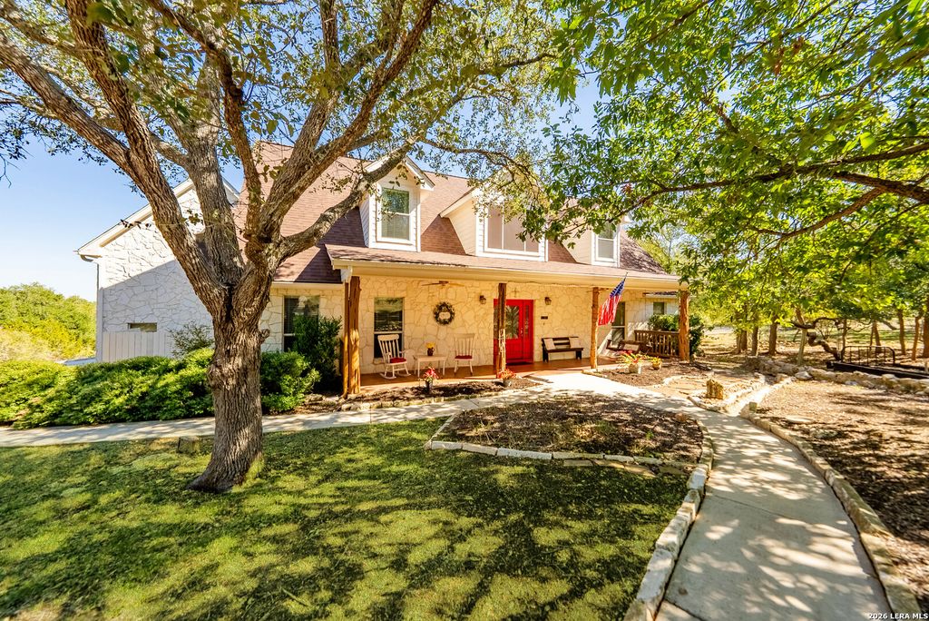 560 Winding Vw, New Braunfels, TX 78132