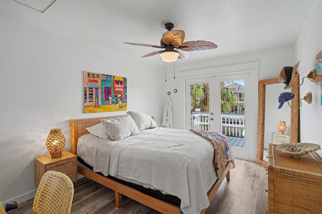 531 Pompano Street, Bayou Vista, TX 77563