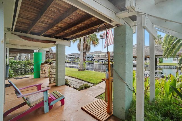 531 Pompano Street, Bayou Vista, TX 77563