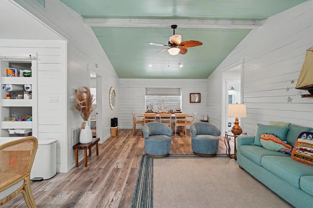 531 Pompano Street, Bayou Vista, TX 77563