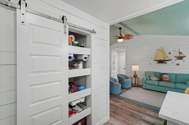 531 Pompano Street, Bayou Vista, TX 77563