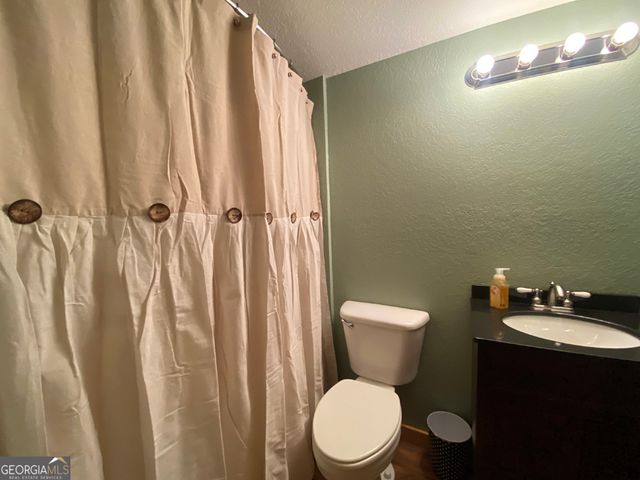 200 Lake View Drive, Lavonia, GA 30553