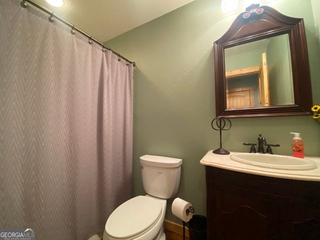200 Lake View Drive, Lavonia, GA 30553