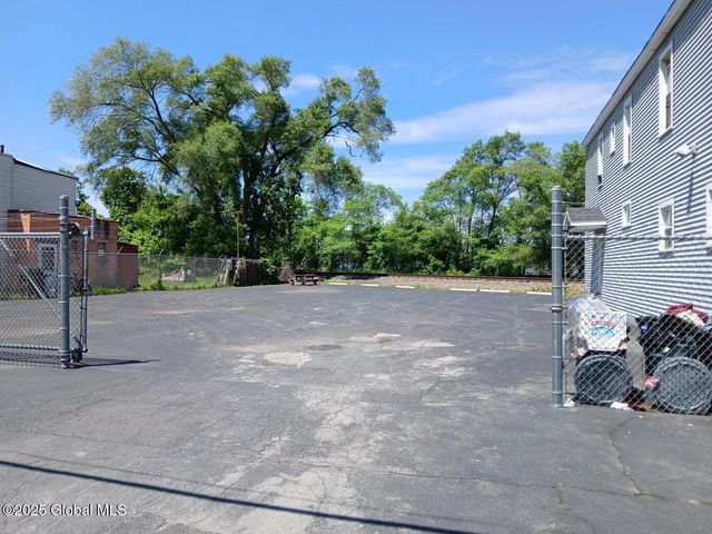 1317 Lower Broadway, Schenectady, NY 12306