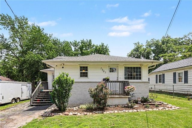 1507 N MCCOY Street, Independence, MO 64050