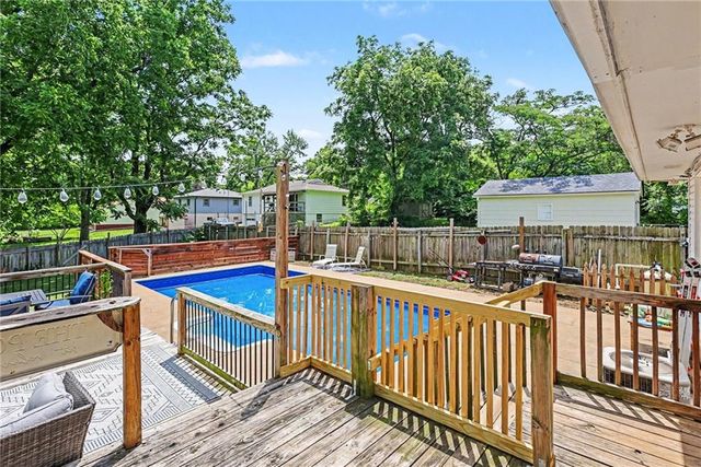 1507 N MCCOY Street, Independence, MO 64050
