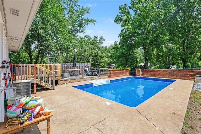 1507 N MCCOY Street, Independence, MO 64050