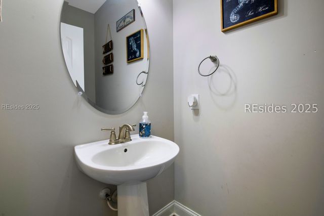 12 Hammock Oaks Cir, Hilton Head Island, SC 29926