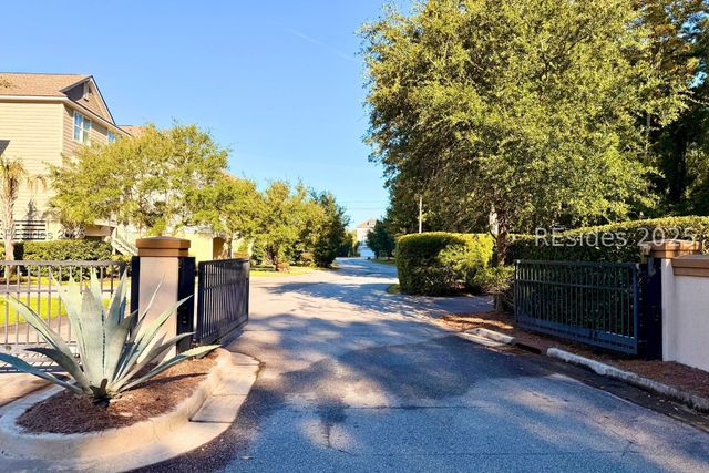 12 Hammock Oaks Cir, Hilton Head Island, SC 29926