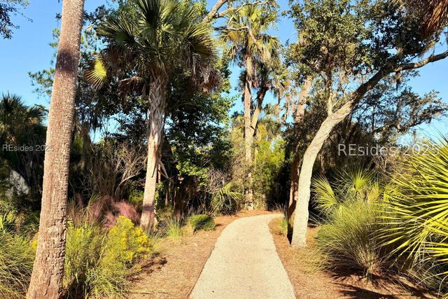 12 Hammock Oaks Cir, Hilton Head Island, SC 29926