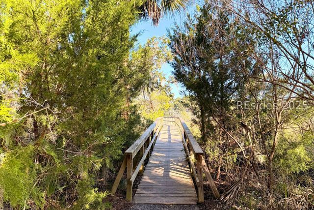 12 Hammock Oaks Cir, Hilton Head Island, SC 29926