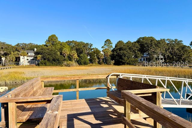 12 Hammock Oaks Cir, Hilton Head Island, SC 29926