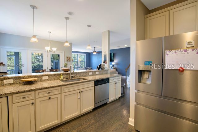 12 Hammock Oaks Cir, Hilton Head Island, SC 29926