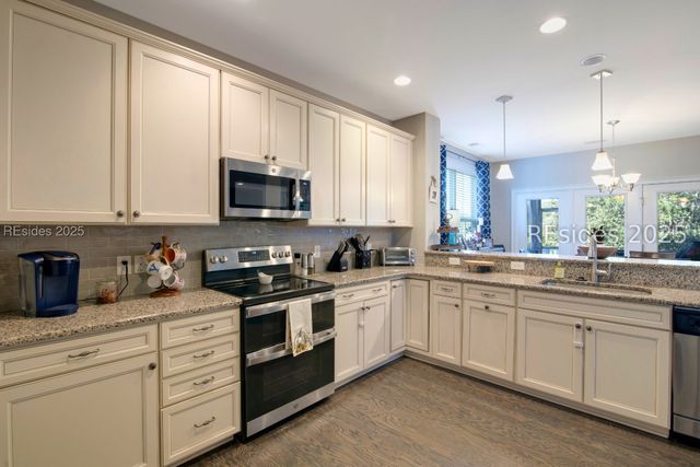 12 Hammock Oaks Cir, Hilton Head Island, SC 29926