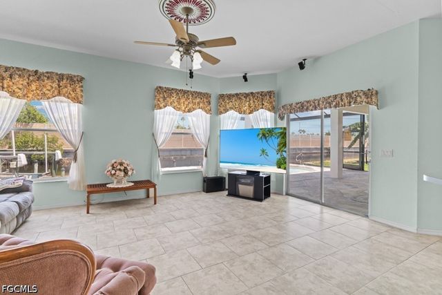 2429 Everest PKWY, Cape Coral, FL 33904