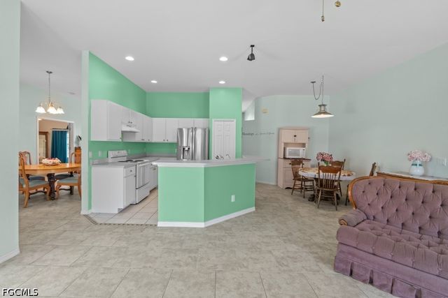 2429 Everest PKWY, Cape Coral, FL 33904