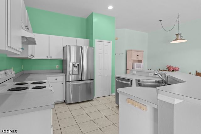 2429 Everest PKWY, Cape Coral, FL 33904