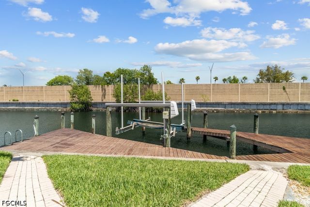 2429 Everest PKWY, Cape Coral, FL 33904