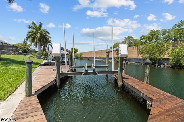 2429 Everest PKWY, Cape Coral, FL 33904