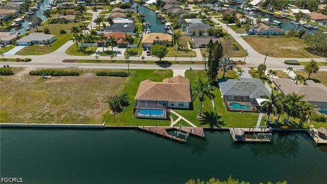 2429 Everest PKWY, Cape Coral, FL 33904