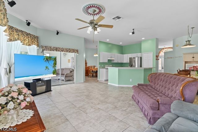 2429 Everest PKWY, Cape Coral, FL 33904