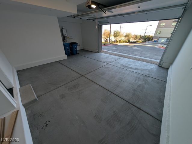 675 Agate Bridge Street, Las Vegas, NV 89138