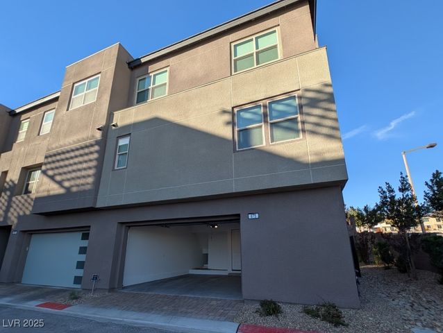 675 Agate Bridge Street, Las Vegas, NV 89138