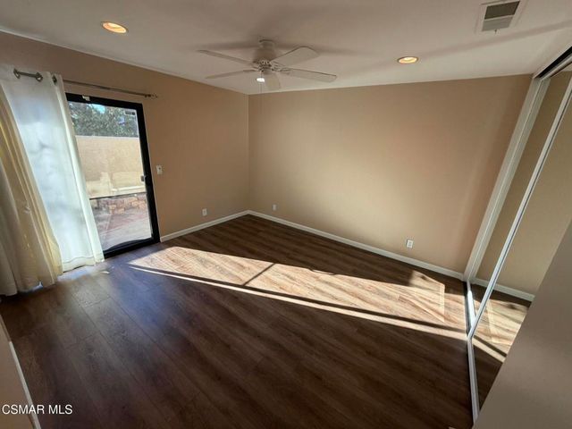 5233 Huntley Street 16, Simi Valley, CA 93063