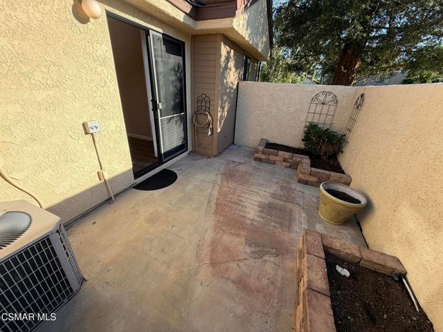 5233 Huntley Street 16, Simi Valley, CA 93063
