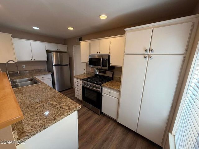 5233 Huntley Street 16, Simi Valley, CA 93063