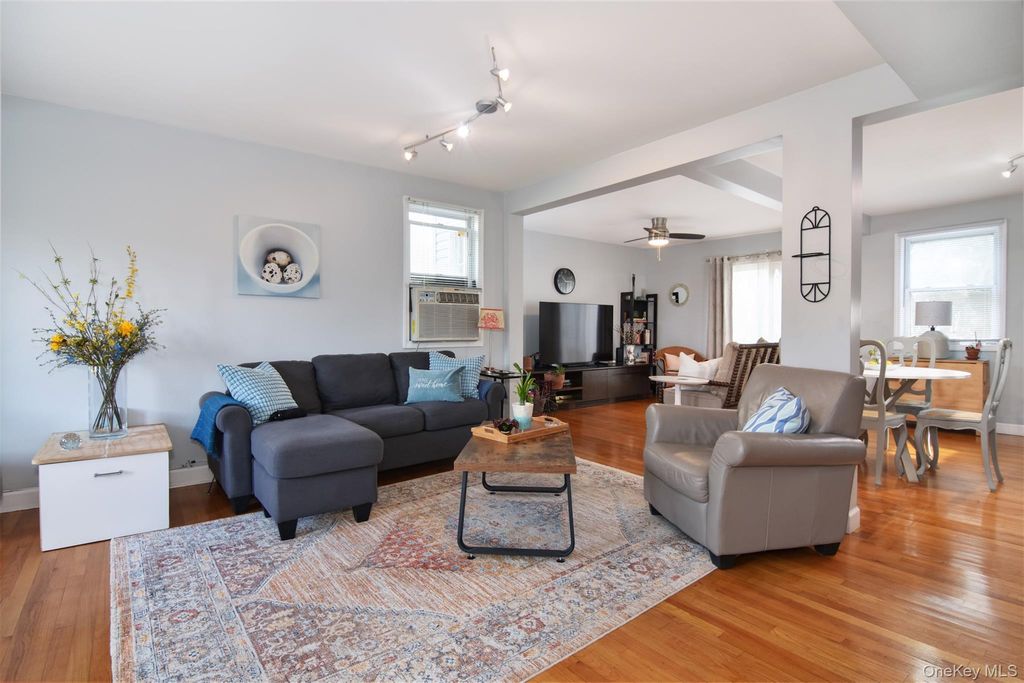 319 N Macquesten Parkway, Mount Vernon, NY 10550 — photo 2