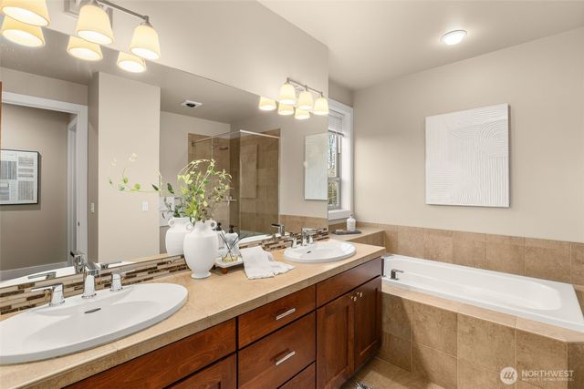 1213 N 41st Place, Renton, WA 98056