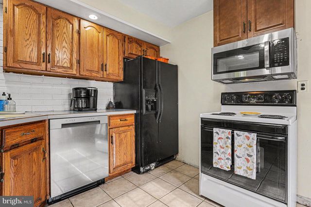 1121 W MILL ST, Quakertown, PA 18951
