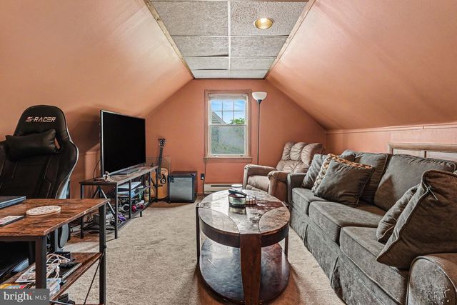 1121 W MILL ST, Quakertown, PA 18951