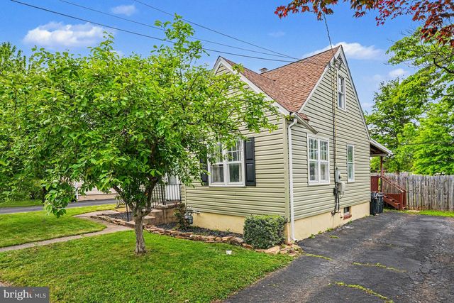 1121 W MILL ST, Quakertown, PA 18951