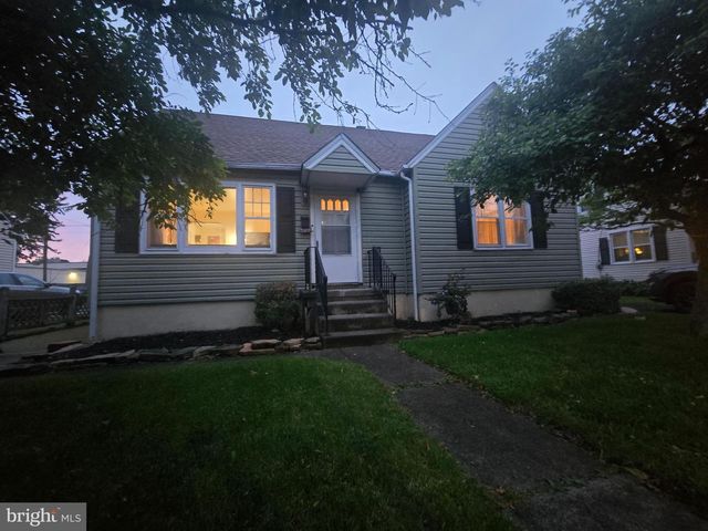1121 W MILL ST, Quakertown, PA 18951