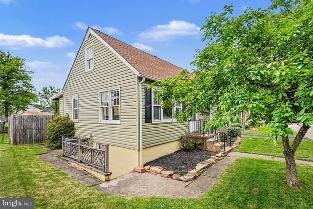 1121 W MILL ST, Quakertown, PA 18951