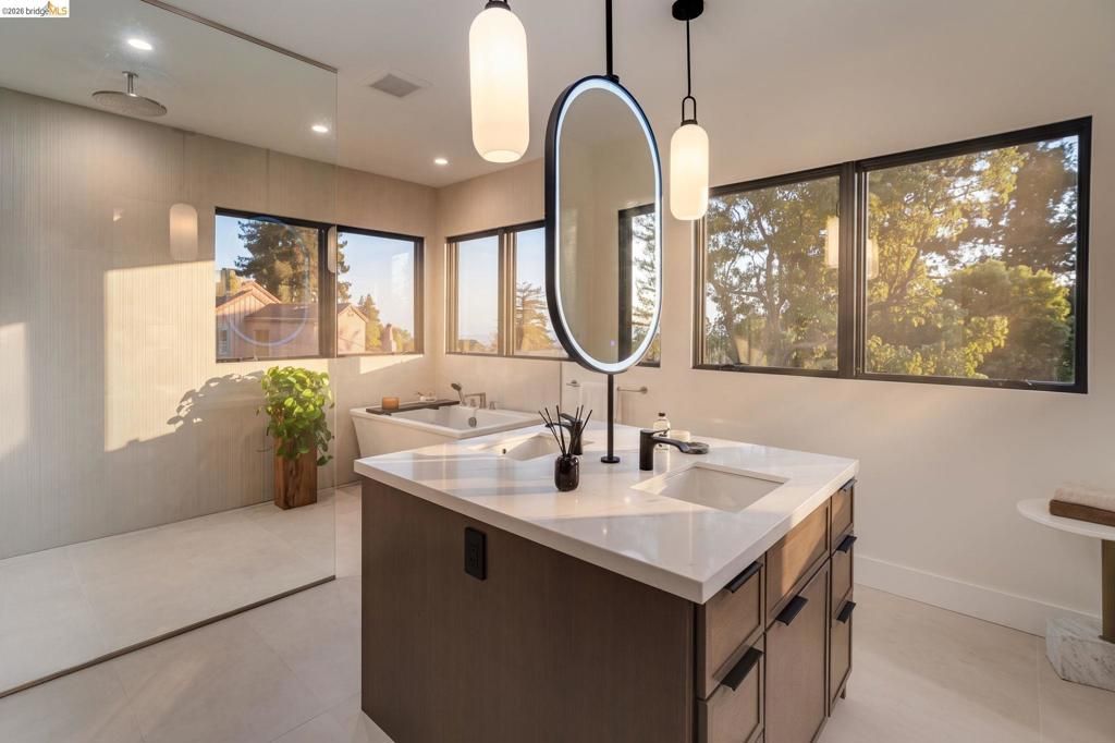 Image 10 of property listing at 1409 Scenic Ave, Berkeley, CA 94708